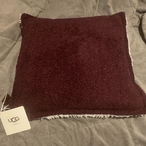 UGG ANA Sherpa Pillow 20x20 Port Color! NEW!